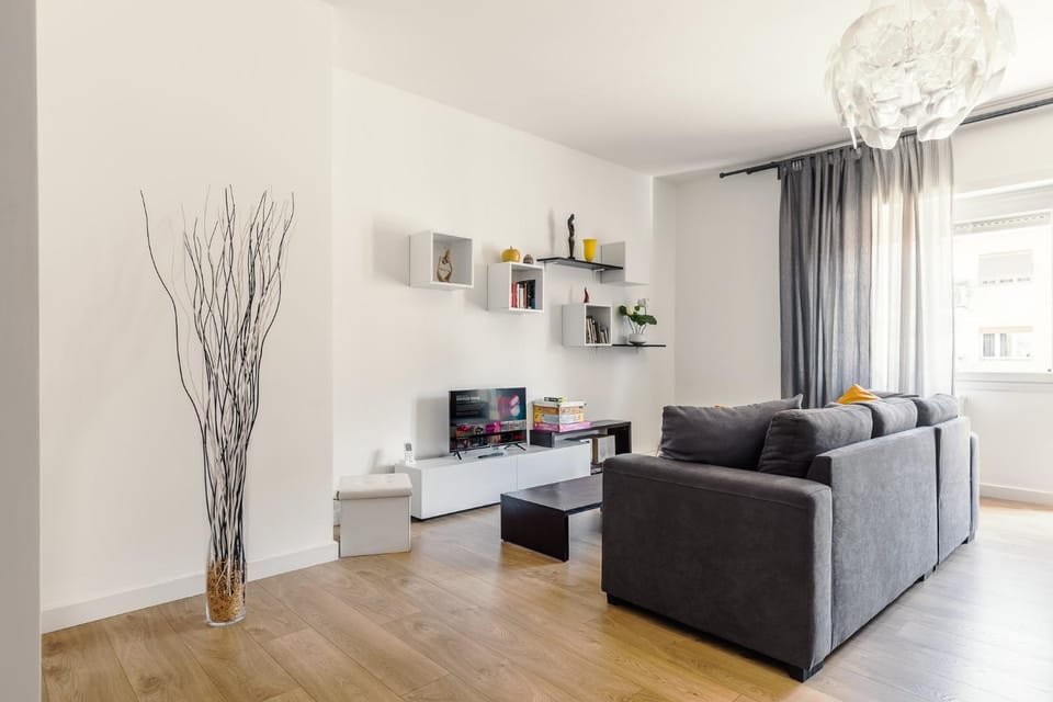 TV and multimedia, Living room, Evening entertainment