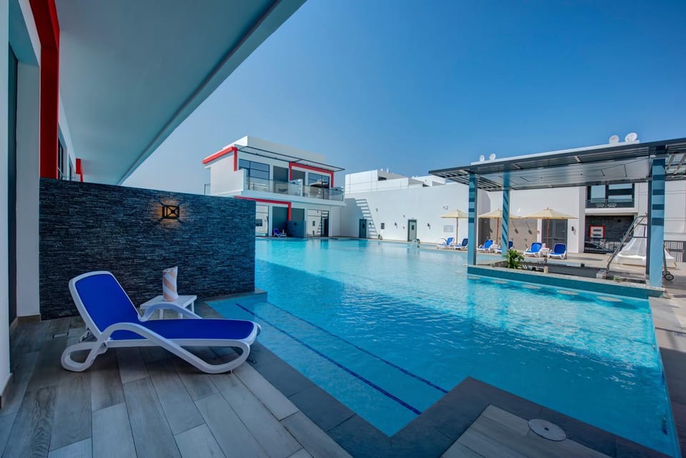Pool view, Swimming pool, sunbed