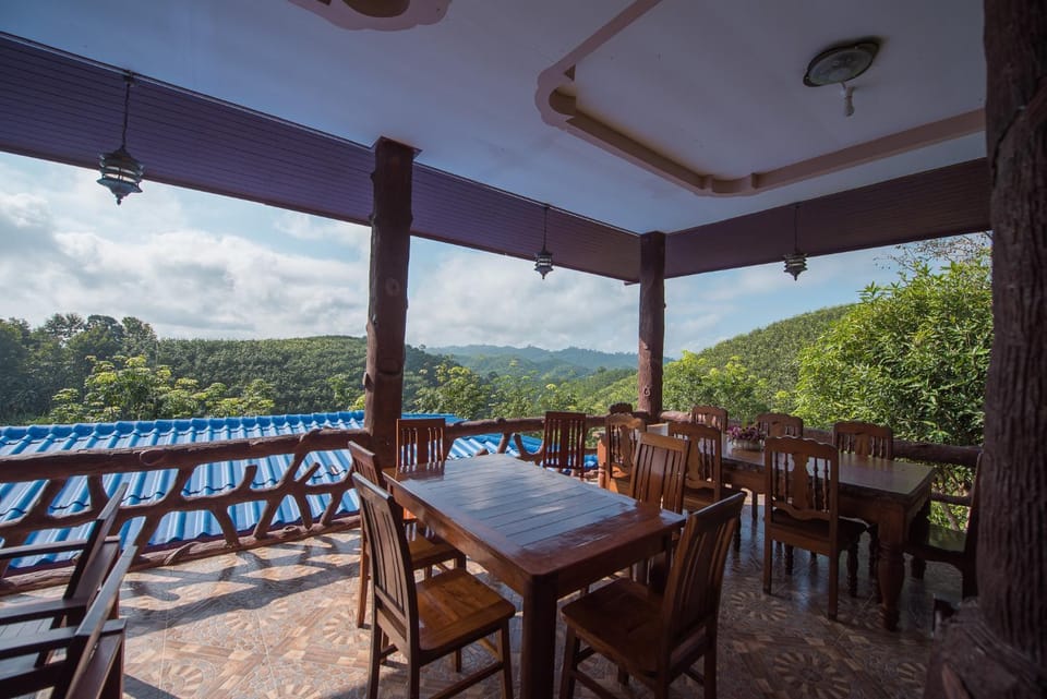 Restaurant/places to eat, Balcony/Terrace
