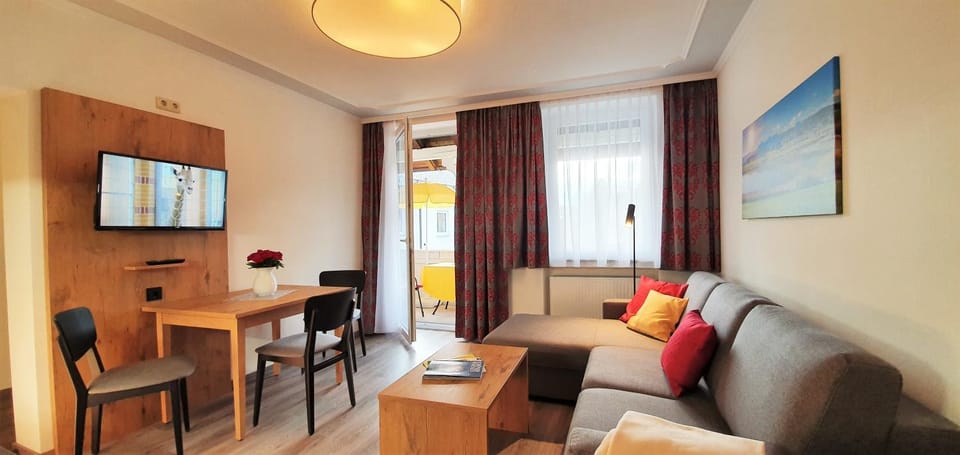 Living room, Seating area, Dining area