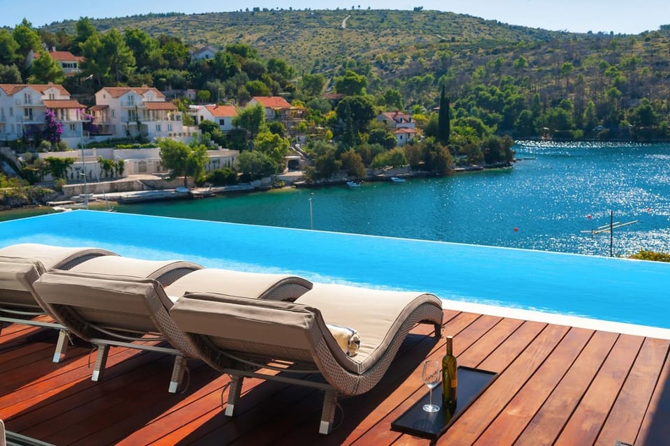 Property building, Nearby landmark, Day, Natural landscape, Summer, Balcony/Terrace, Balcony/Terrace, Pool view, Sea view, Swimming pool, Swimming pool, sunbed