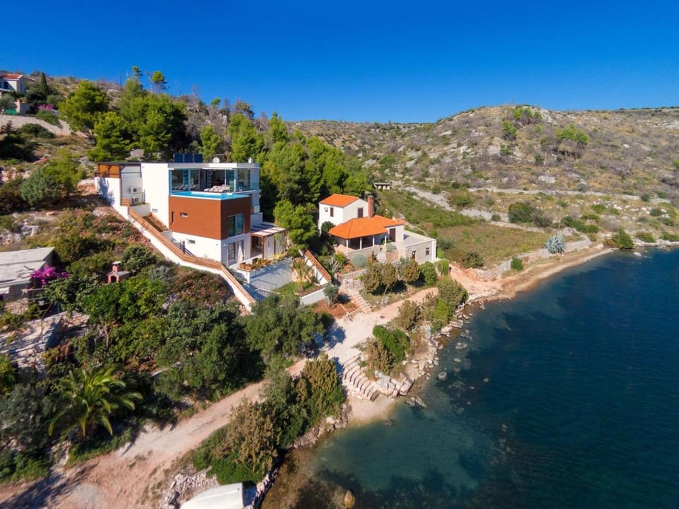 Property building, Day, Natural landscape, Bird's eye view, Garden, Balcony/Terrace, Sea view