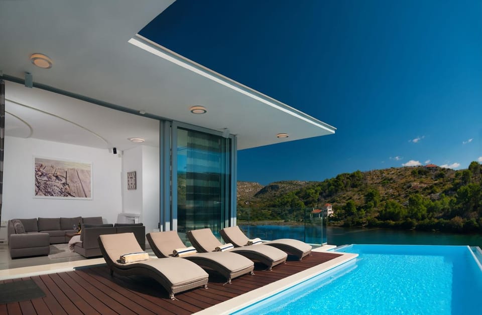Summer, Balcony/Terrace, Living room, Seating area, Mountain view, Swimming pool, sunbed