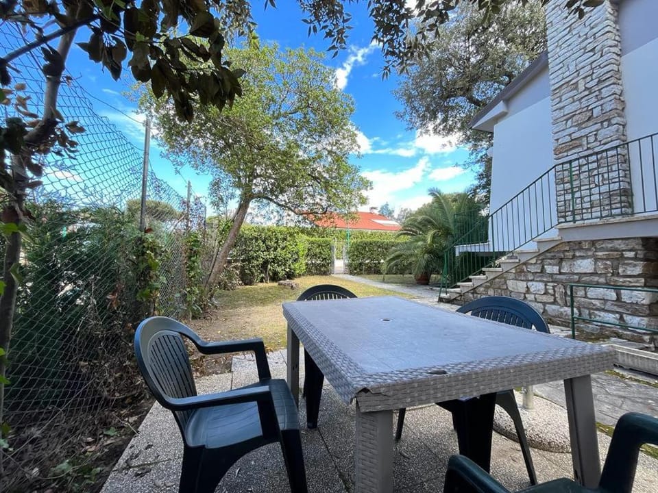 Garden, Dining area, Area and facilities