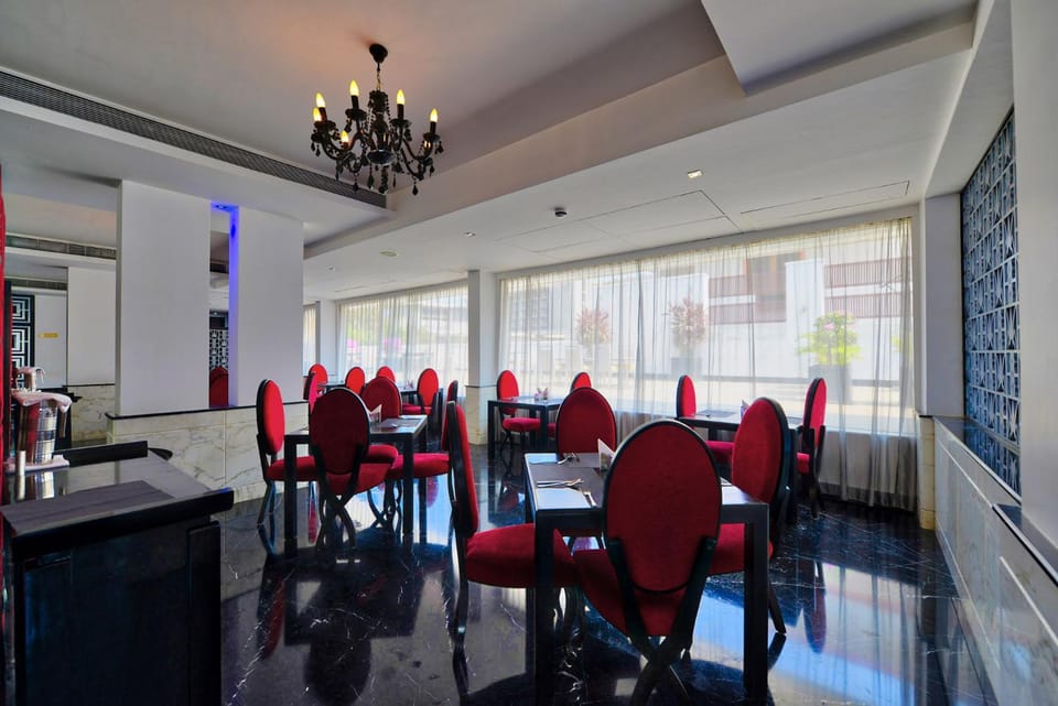 Restaurant/places to eat, Lounge or bar
