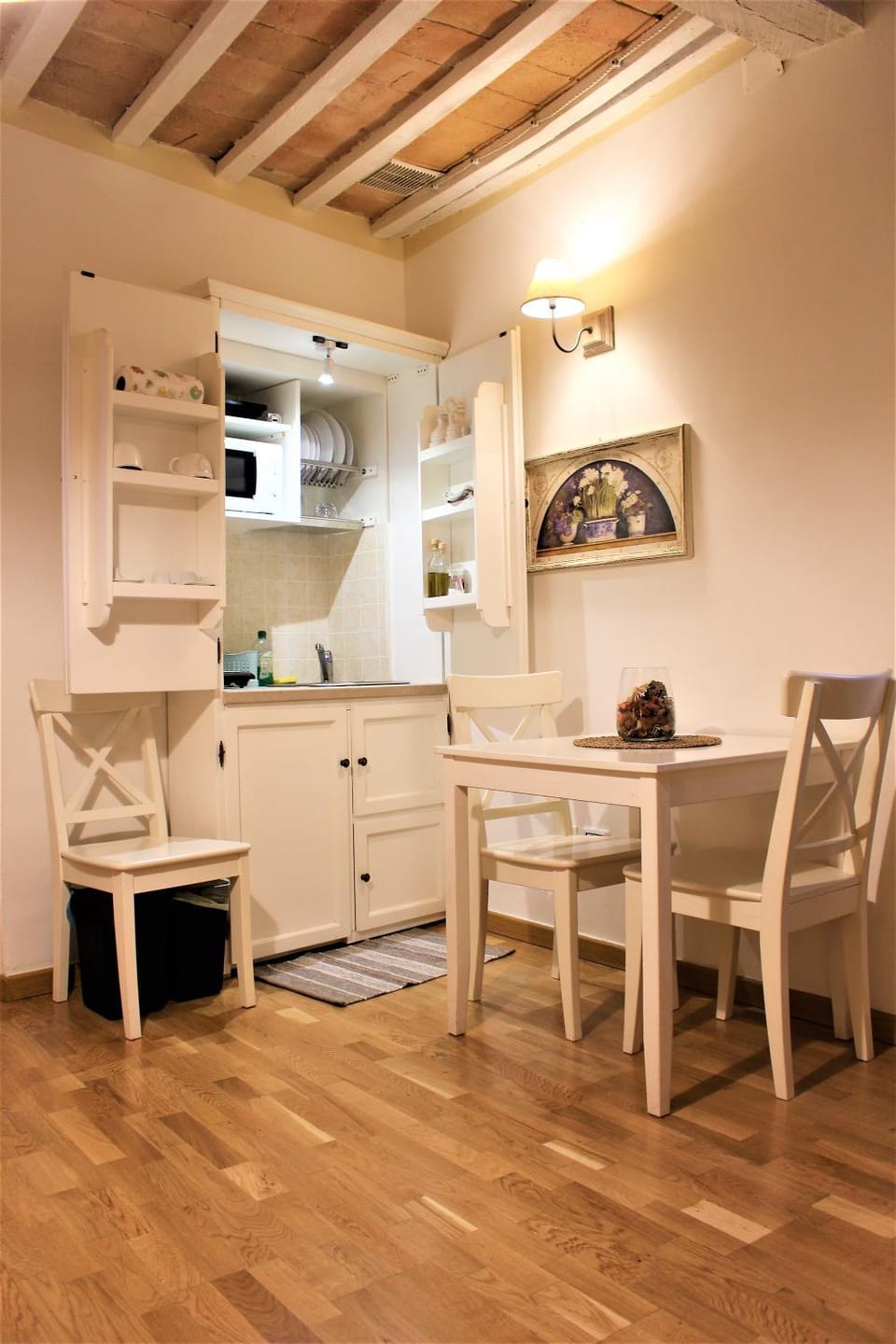 Kitchen or kitchenette, Dining area, minibar, stove