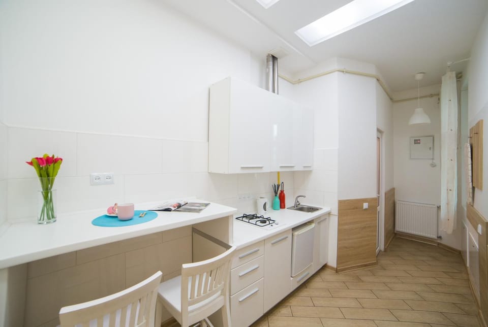 Kitchen or kitchenette, Seating area, Dining area