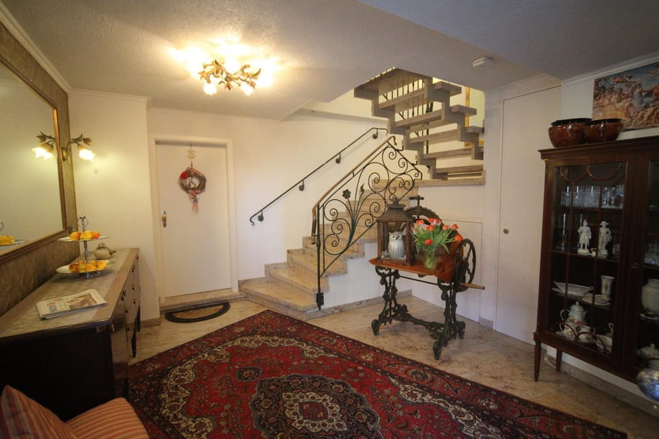 Lobby or reception, Decorative detail