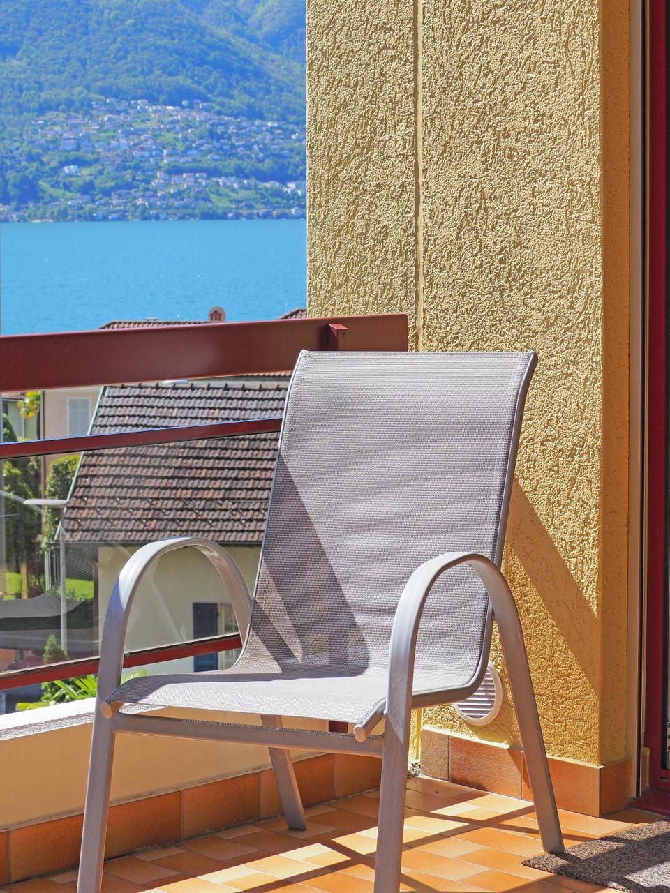 Balcony/Terrace, Decorative detail, City view, Lake view