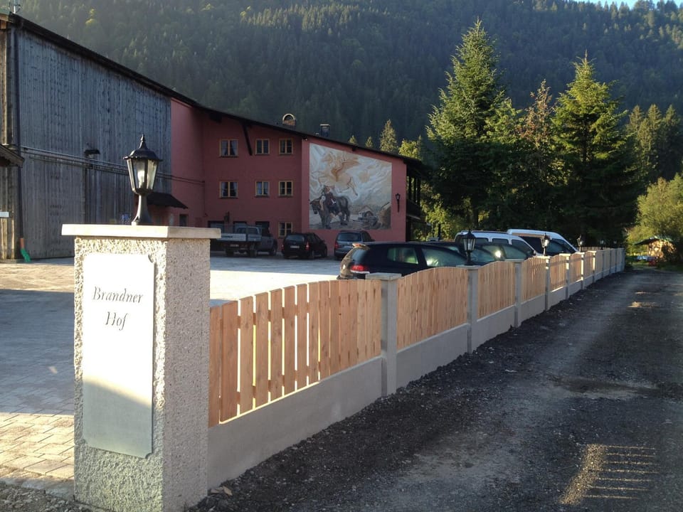 Nearby landmark, Day