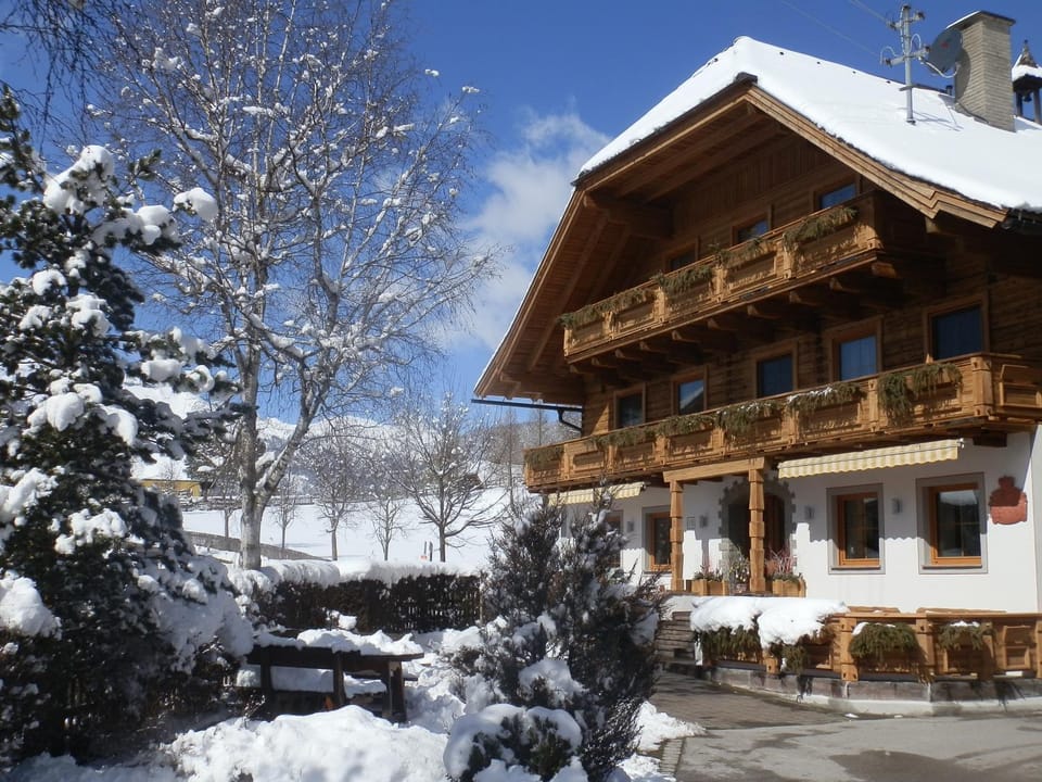 Facade/entrance, Winter