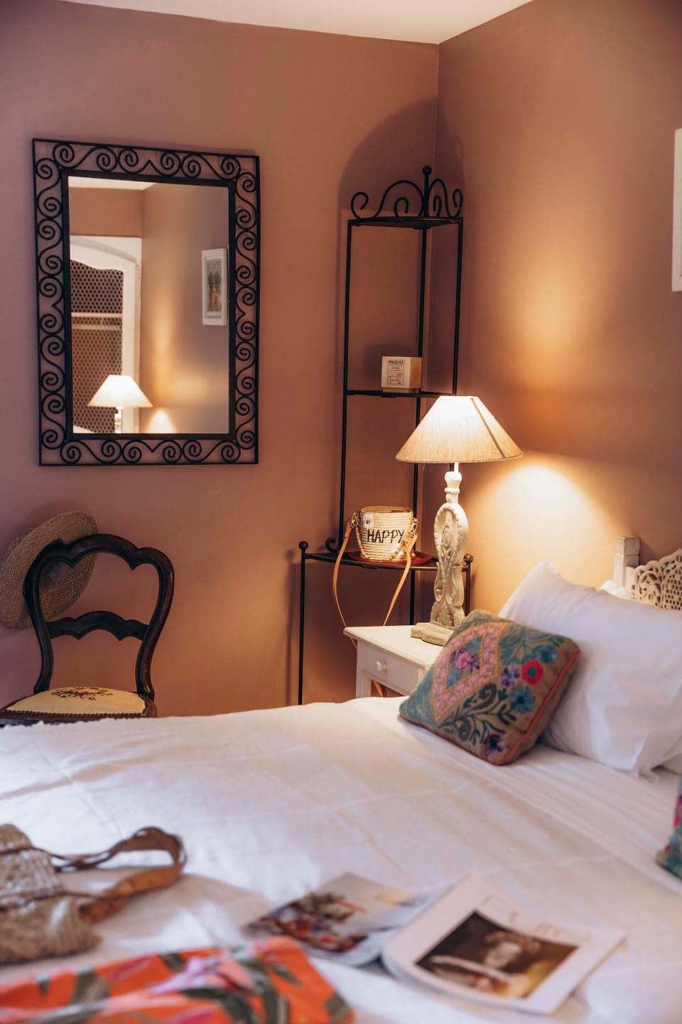 Bed, Photo of the whole room, Decorative detail, Bedroom