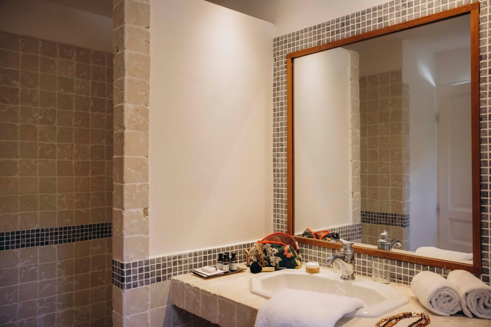Bathroom, towels