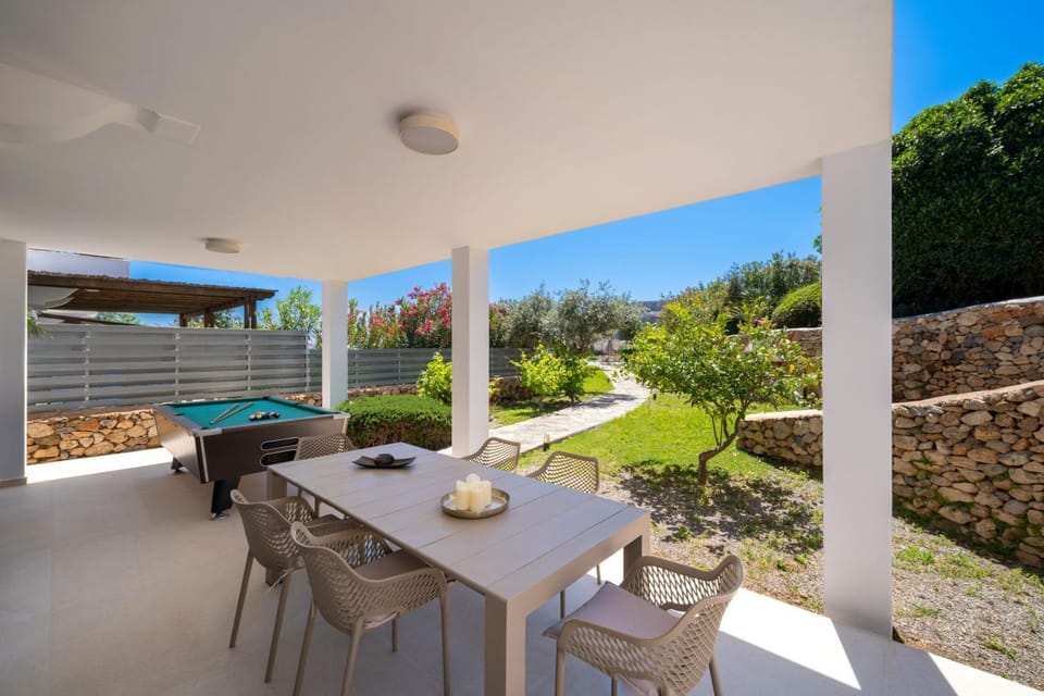 Patio, Day, Garden, View (from property/room), Balcony/Terrace, Dining area, Garden view, Pool view, Swimming pool