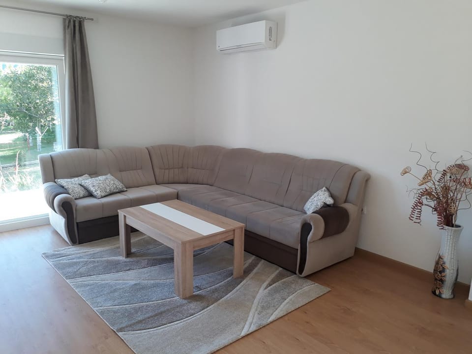 Living room, Garden view