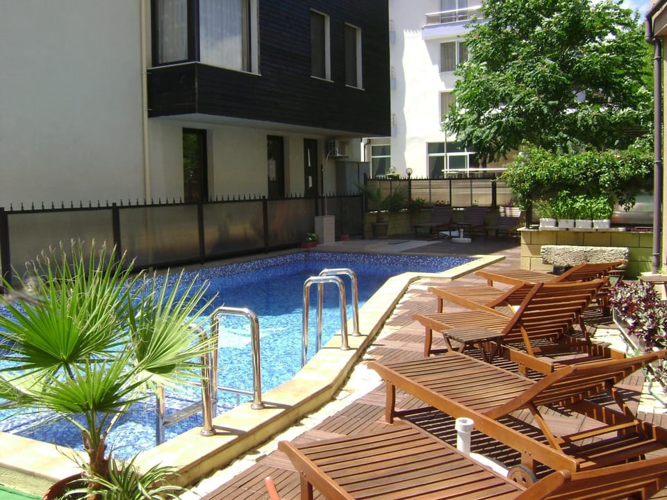 Swimming pool, Swimming pool