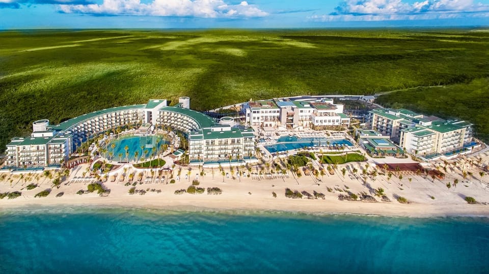 Property building, Day, Natural landscape, Bird's eye view, Beach, Pool view, Sea view