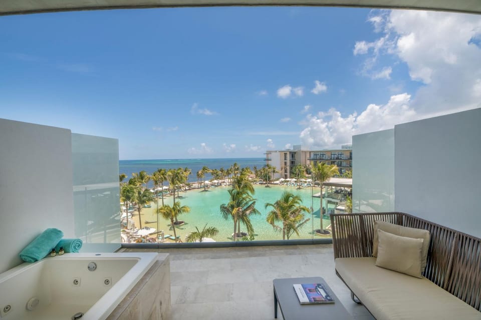 Day, Hot Tub, Balcony/Terrace, Pool view, Sea view, Swimming pool, Bath