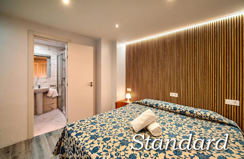 Bed, Bathroom, Photo of the whole room, Decorative detail, Decorative detail, Bedroom, towels