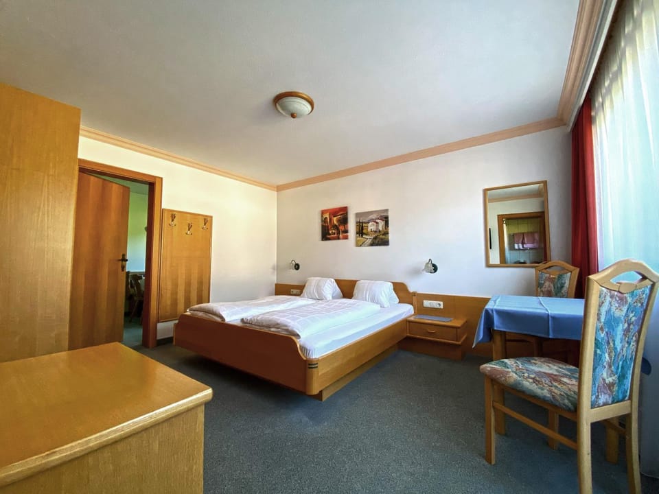 Bed, Photo of the whole room, Seating area, Bedroom