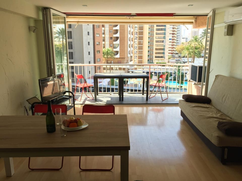 Photo of the whole room, Dining area