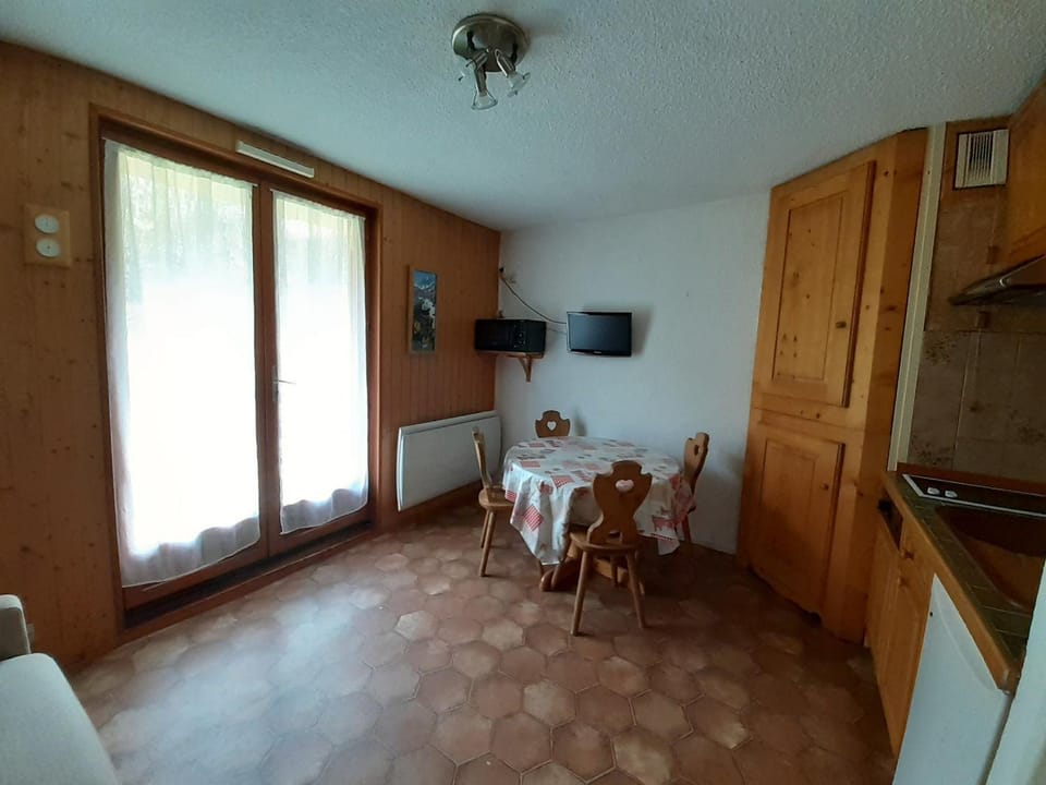 Studio cabine Est pour 4 personnes avec animaux admis - FR-1-263-66 Cabin in Auvergne-Rhône-Alpes
