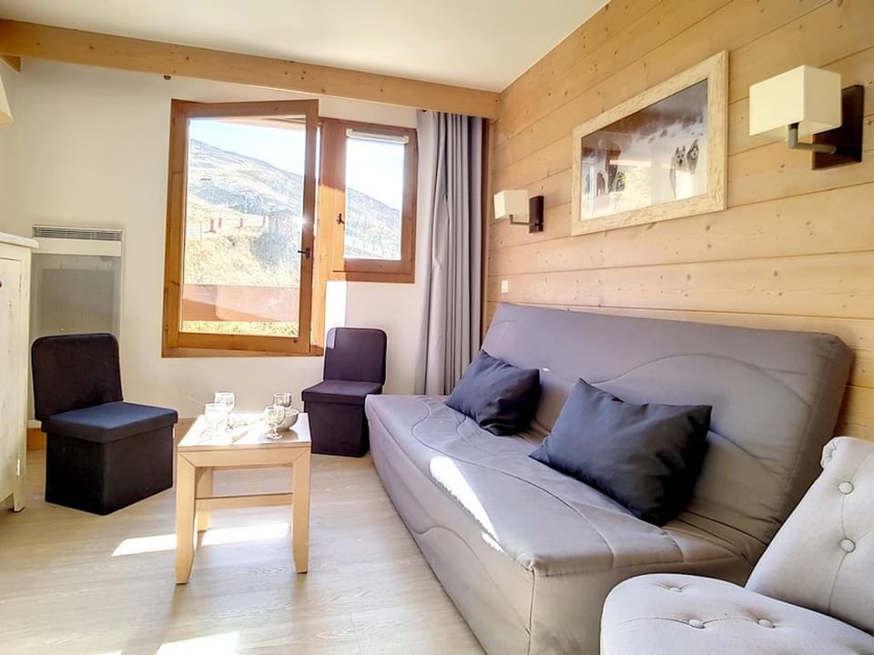 Appartement rénové pour 8 pers, au pied des pistes avec parking - FR-1-344-345 Apartment in Les Allues