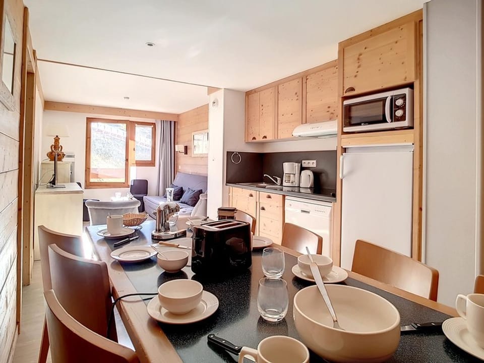 Appartement rénové pour 8 pers, au pied des pistes avec parking - FR-1-344-345 Apartment in Les Allues