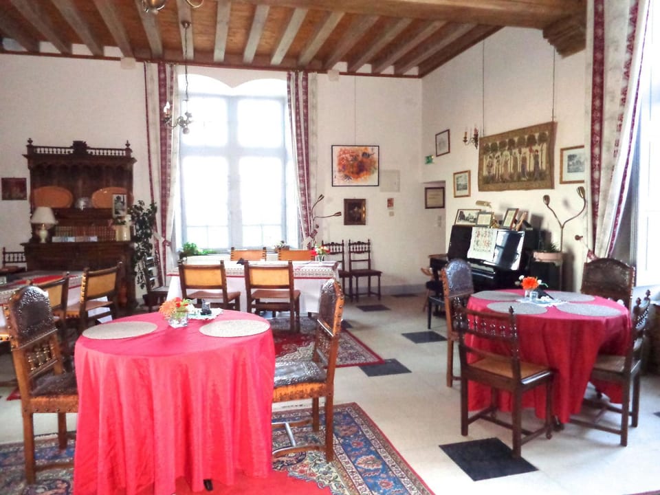 Restaurant/places to eat, Food and drinks