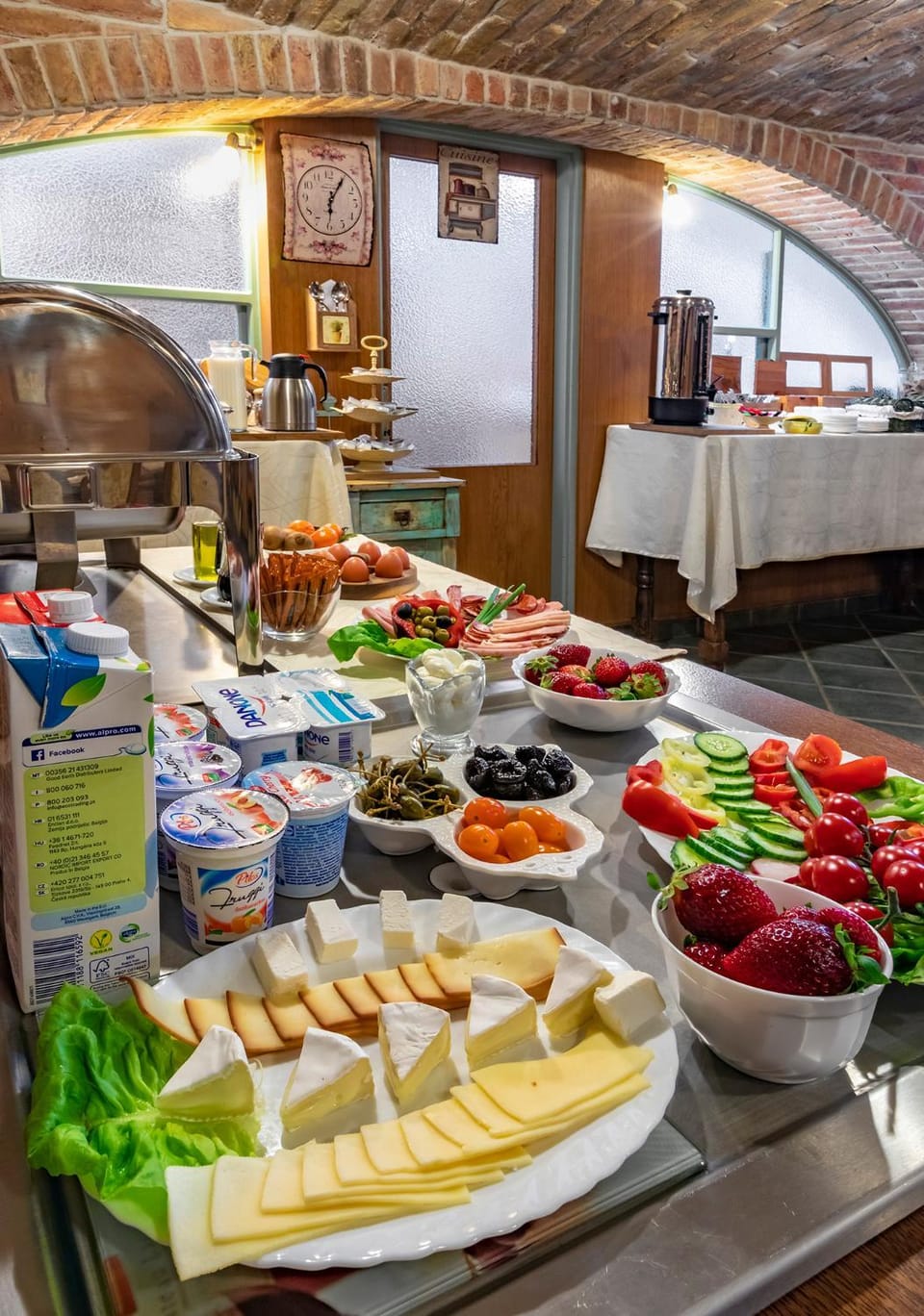 Food and drinks, Food, Breakfast, Continental breakfast, Buffet breakfast