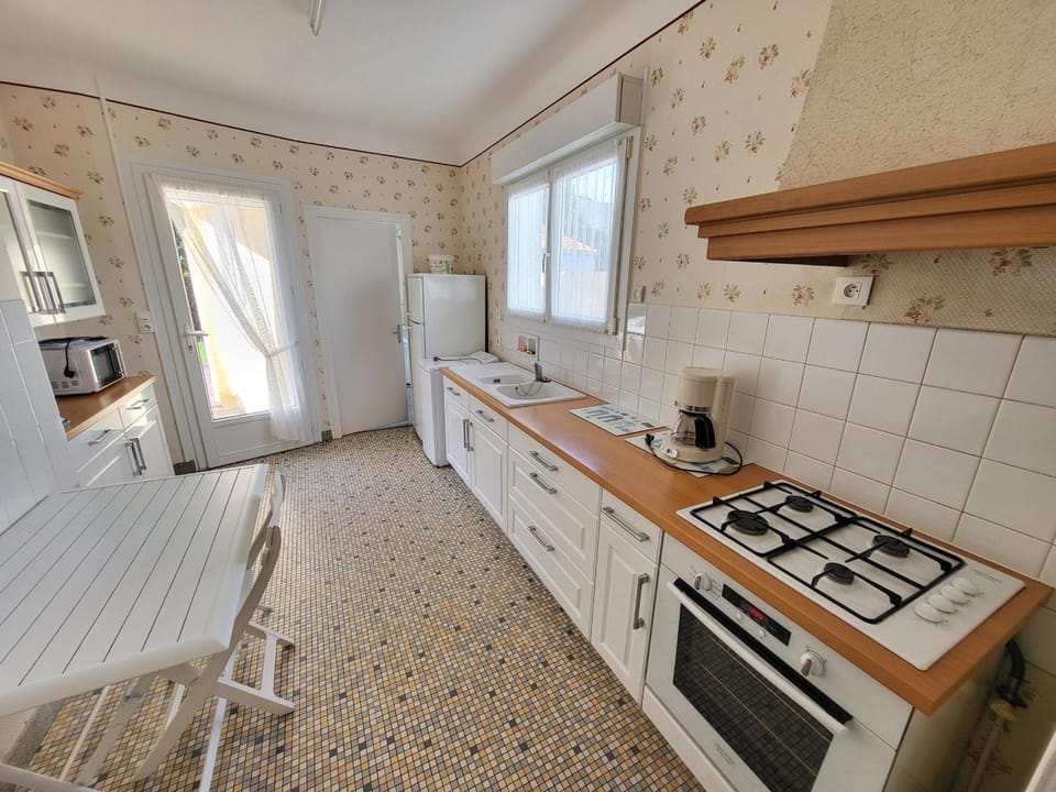 Charmant T3 avec Jardin Clos à 700m de la Plage et Commerces - FR-1-92-768 House in Château-d'Olonne