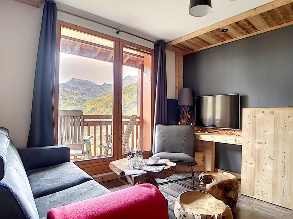 Beau duplex rénové 4 pièces - Départ ski aux pieds - Balcon - FR-1-344-366 Apartment in Les Allues