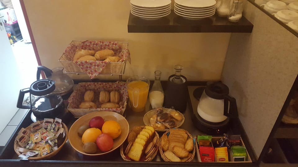 Food and drinks, Continental breakfast