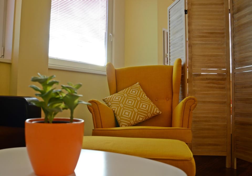 Photo of the whole room, Decorative detail