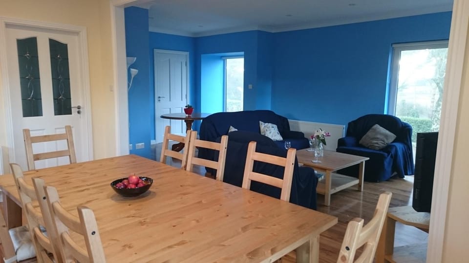 Natural landscape, Communal kitchen, On site, Food, Garden view, Lake view, Mountain view