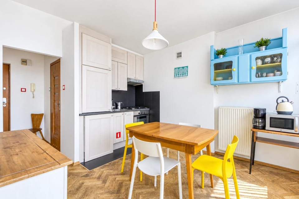 Dining area, microwave, oven, stove, kitchen