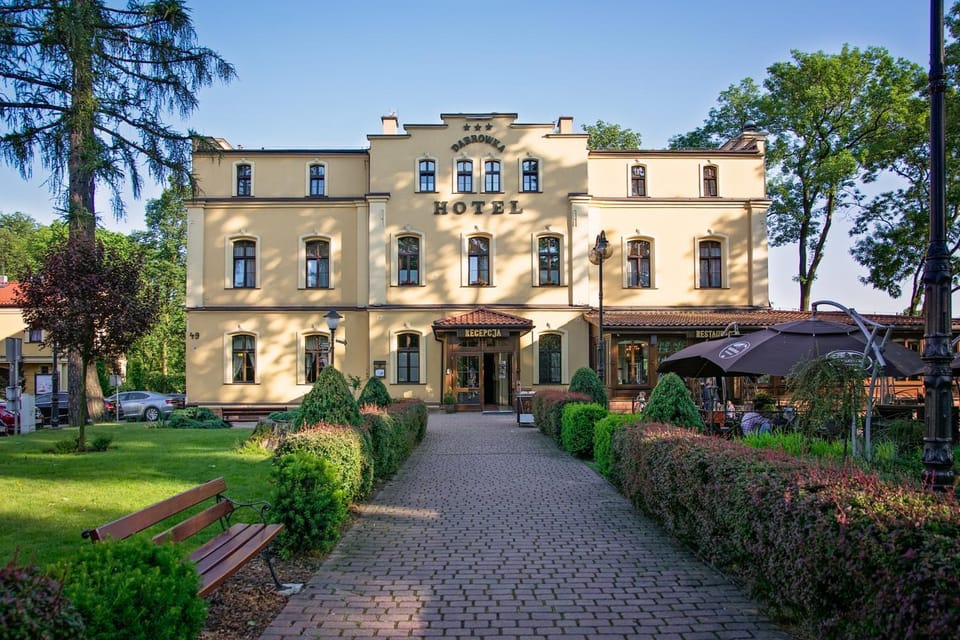 Property building, Natural landscape, Garden, Garden view, Location