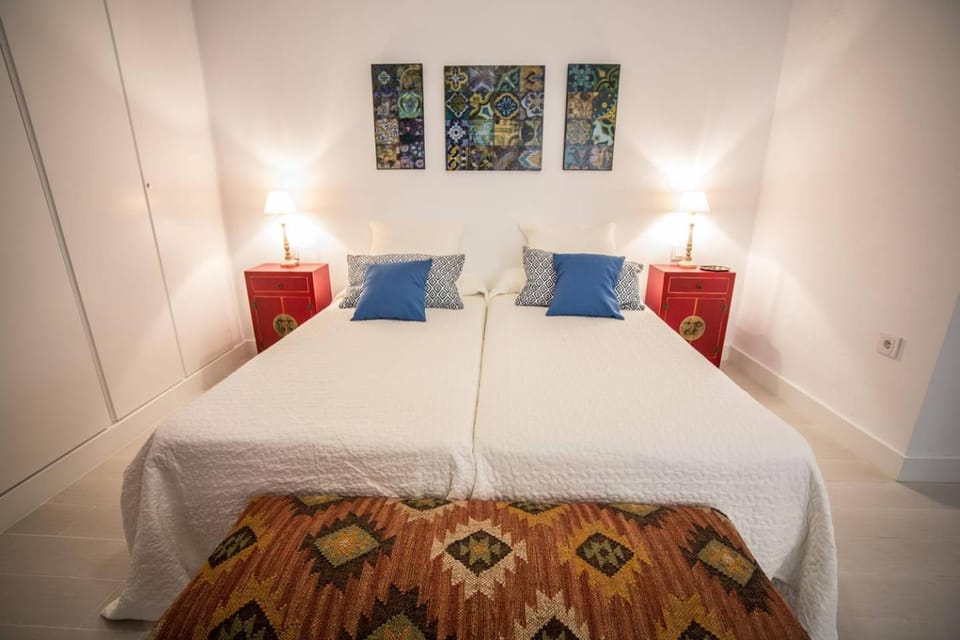 Bed, Living room, Seating area