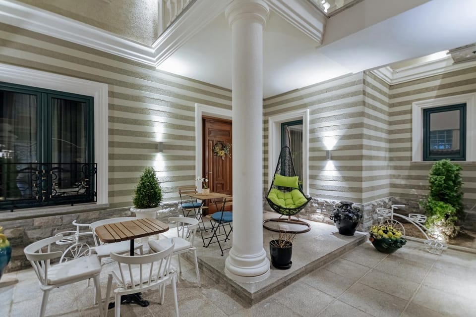 Patio, Seating area