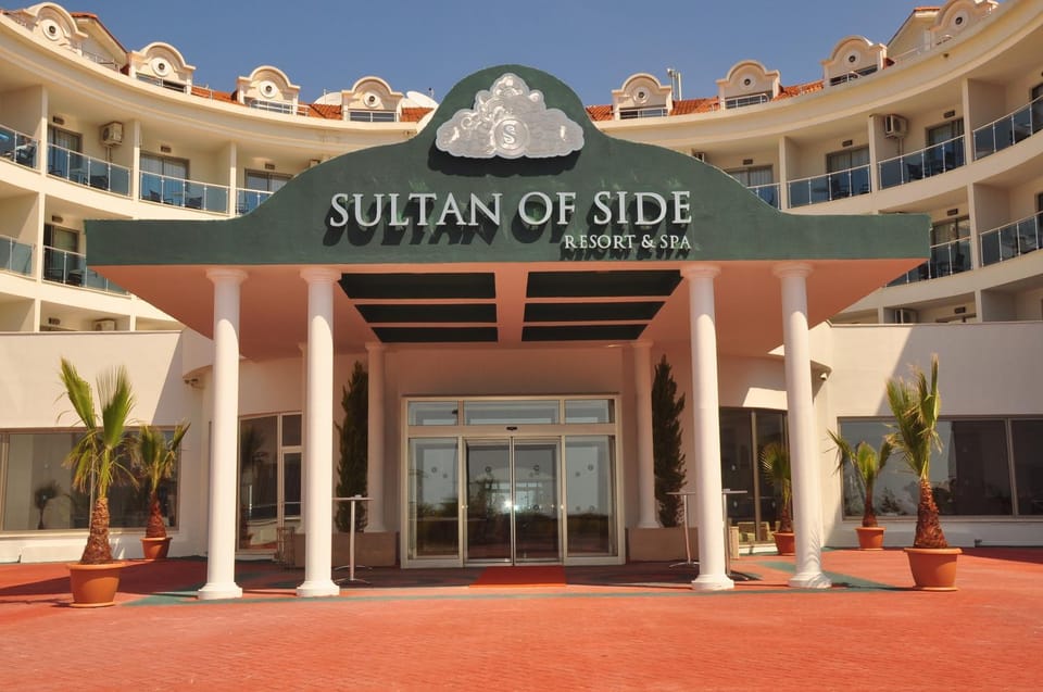 Facade/entrance