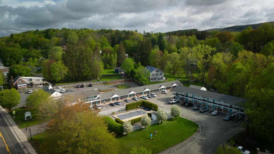 Property building, Neighbourhood, Location, Parking