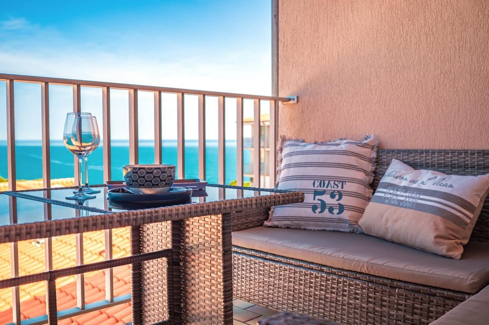 Patio, Sea view
