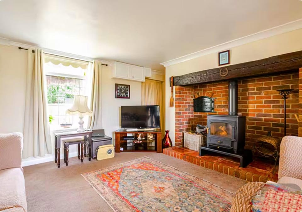 Living room, Lounge or bar, Seating area, heating