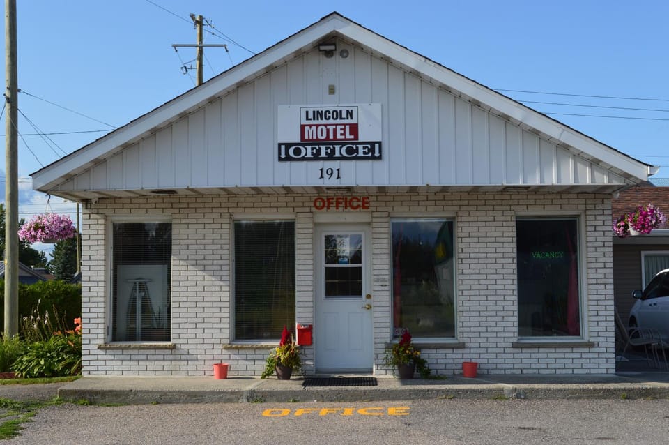Lincoln Motel Motel in Ontario