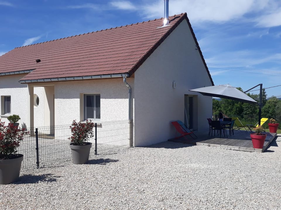 Facade/entrance, BBQ facilities, Balcony/Terrace