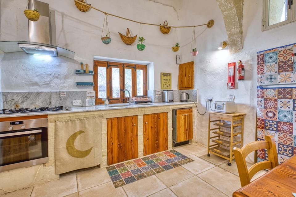 Kitchen or kitchenette, Communal kitchen