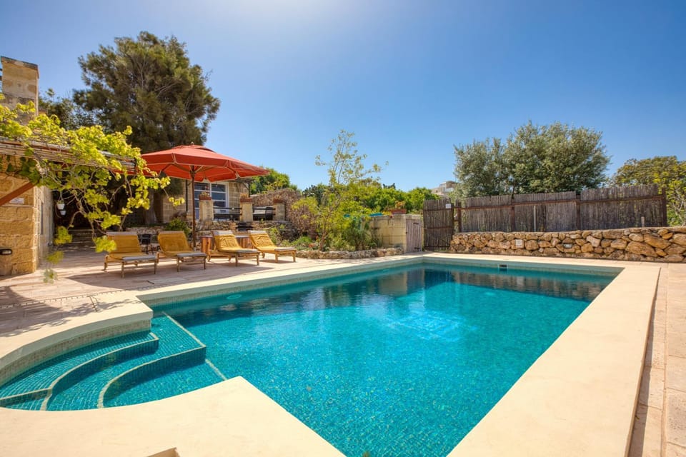 Swimming pool, sunbed