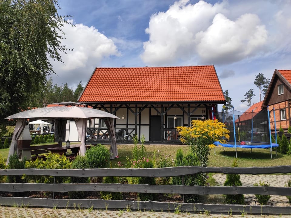 Property building, Day, BBQ facilities, Garden, Balcony/Terrace, Garden view