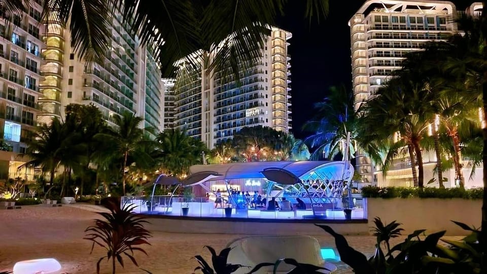 Seating area, Dining area, Swimming pool