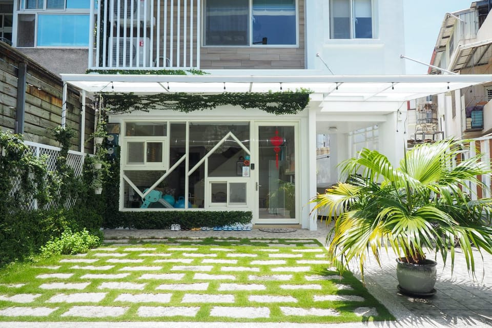Property building, Patio, Spring, Day, Garden, Garden view